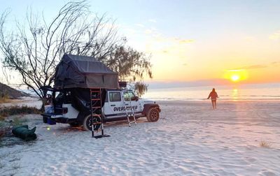 Jeep Gladiator 4wd Camper for 5 people rental  from Gold Coast and Brisbane Australia