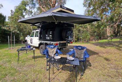 WAE 79 Series Toyota Landcruiser 4cyl – 2 People 4wd Roof Top Tent hire Broome, Darwin, Perth