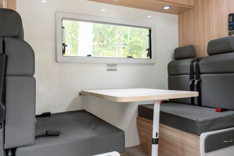 River 6 berth premium motorhome 2526