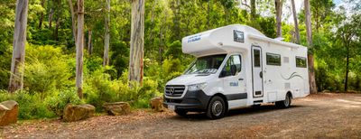 River 6 berth premium motorhome 2526