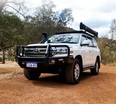 4wd Landcruiser 200 Hire 7 seat with towing power