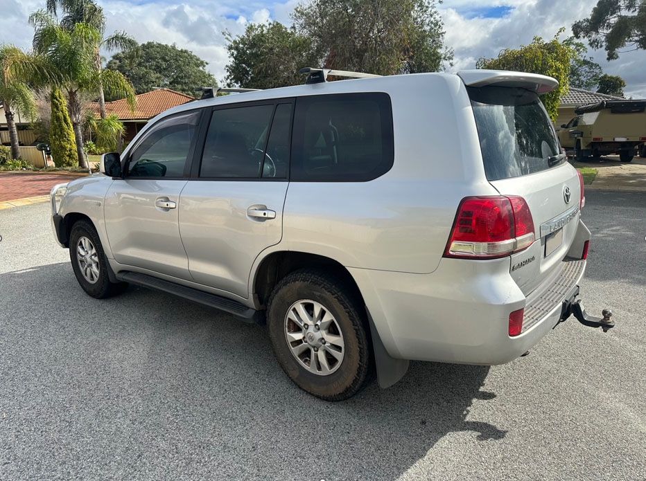 8 seat 4wd car hire from Perth return to Perth