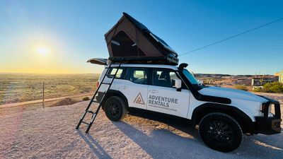 4WD Toyota Prado wagon with single Roof Top Tent