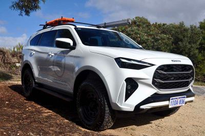 4wd car hire from Perth, Broome, Darwin seats 5adults with roof bars and a fridge
