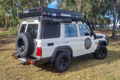 WAE 76 series 4wd 4 cyl Landcruiser 2 berth camper hire from Broome, Perth and Darwin