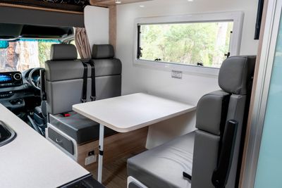 River 6 berth premium motorhome 2526