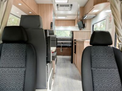 River 6 berth premium motorhome 2526