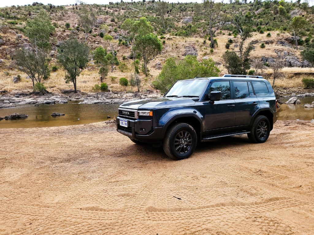 5 seat 4wd car hire from Perth, Broome and Darwin