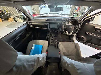 Hilux 4wd Outback Plus Trayon 1-4 people camper rental across Australia