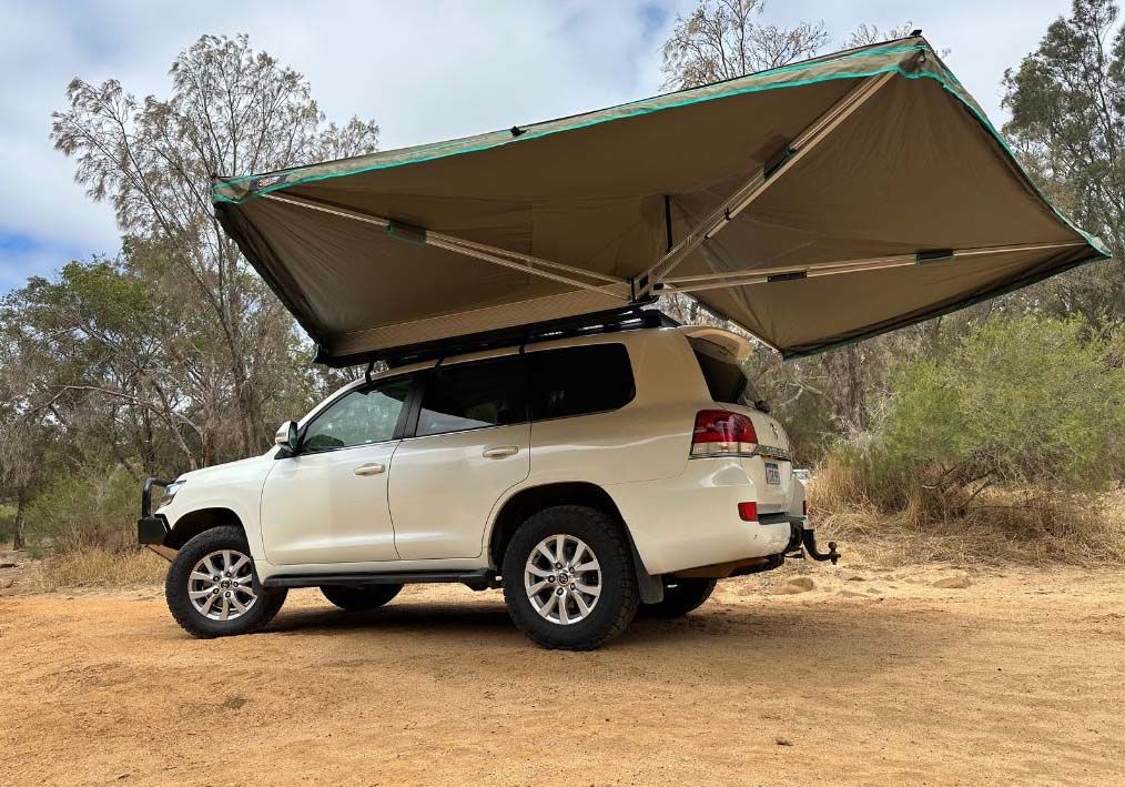 4wd Landcruiser 200 Hire 7 seat with towing power