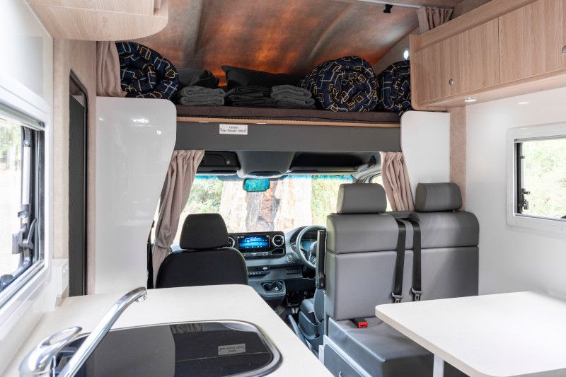 River 6 berth premium motorhome 2526