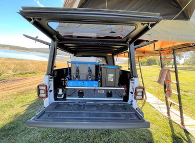 Jeep Gladiator 4wd Camper for 5 people rental  from Gold Coast and Brisbane Australia