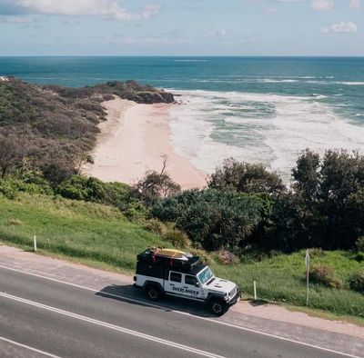Jeep Gladiator 4wd Camper for 5 people rental  from Gold Coast and Brisbane Australia