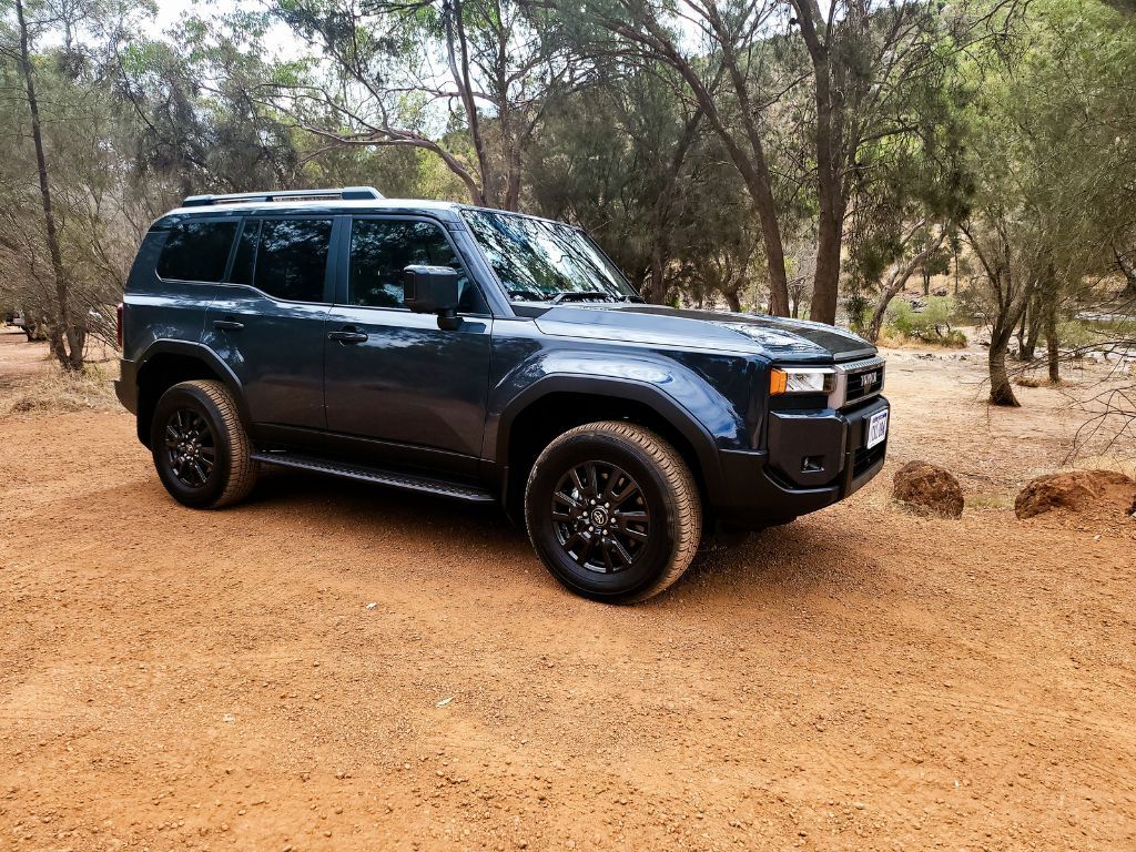 5 seat 4wd car hire from Perth, Broome and Darwin