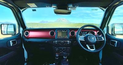 Jeep Gladiator 4wd Camper for 5 people rental  from Gold Coast and Brisbane Australia