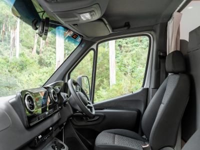 River 6 berth premium motorhome 2526